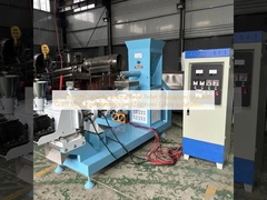 0.5-1t/h 容量 飼料ペレット生産ライン 草粉の原材料とエンジニアガイドの設置