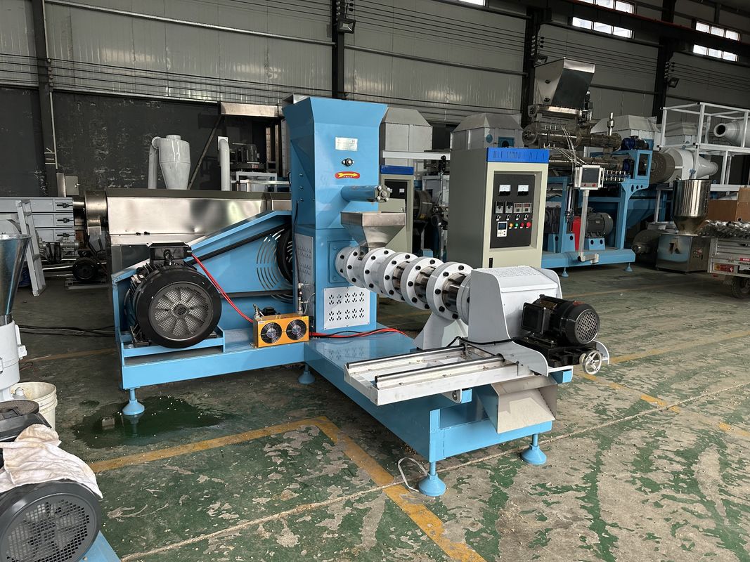 0.5-1t/h 容量 飼料ペレット生産ライン 草粉の原材料とエンジニアガイドの設置