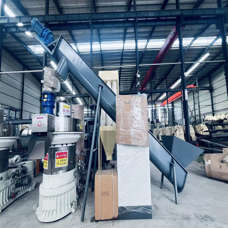 商業用リングダイウッドペレットマシン 0.5-15 T/H 容量と高クロム合金鋼ダイをエネルギー節約バイオマスペレット生産ラインのために