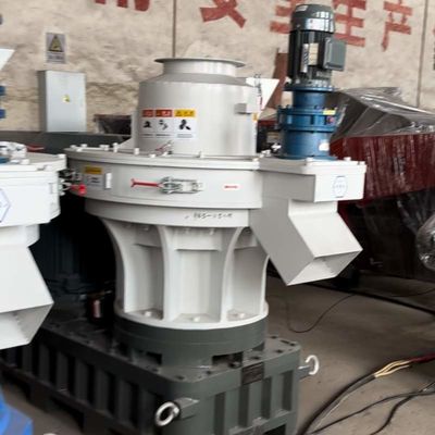 木片バイオマスのブリケッティング 草の草 バイオマスの燃料生産設備 バイオマスのブリケッティングマシン